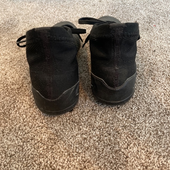 Boys Black Adidas Soccer Cleats - Picture 2 of 4